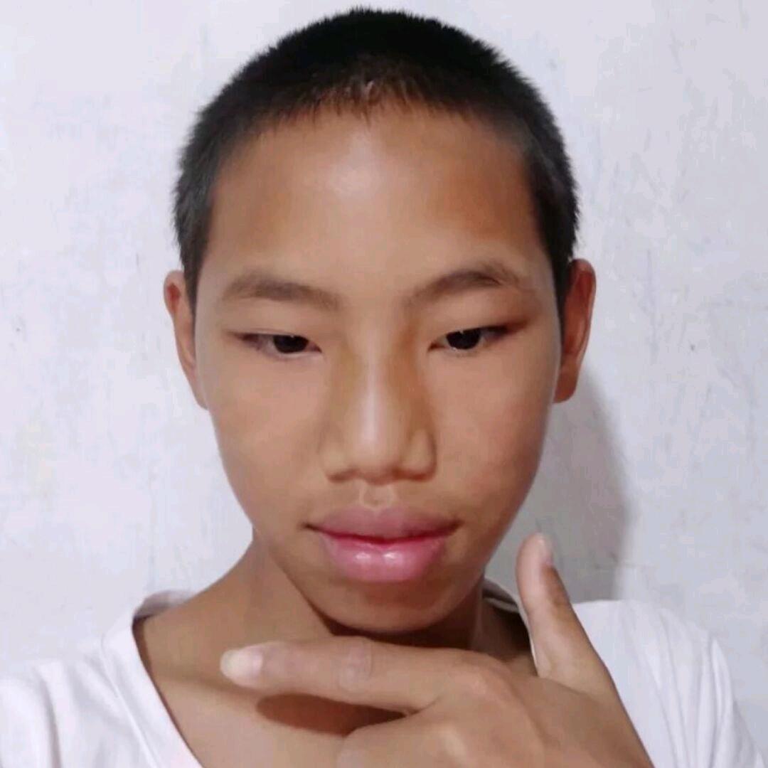 一个迷人的~~~帅哥