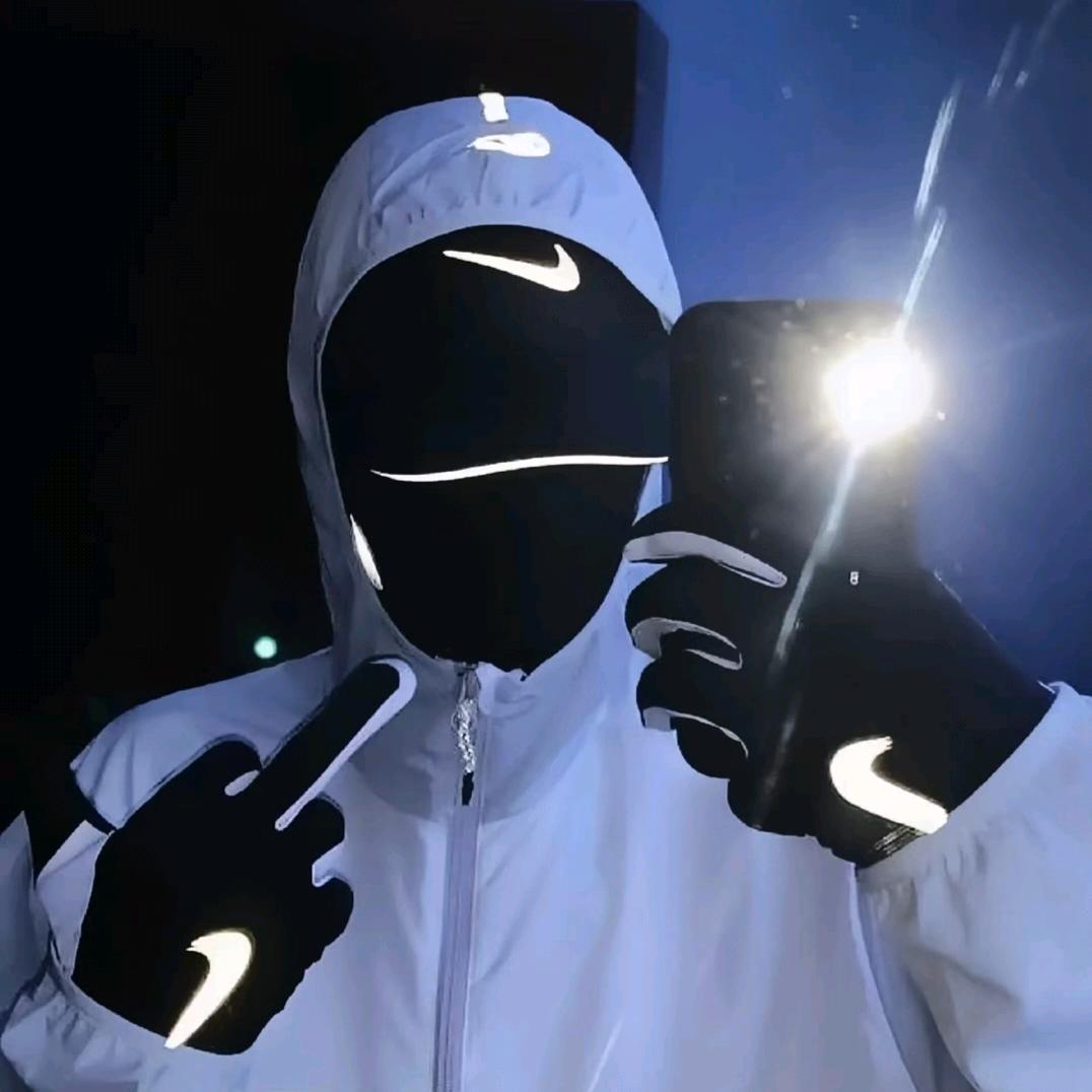 叼着奶瓶逛青楼