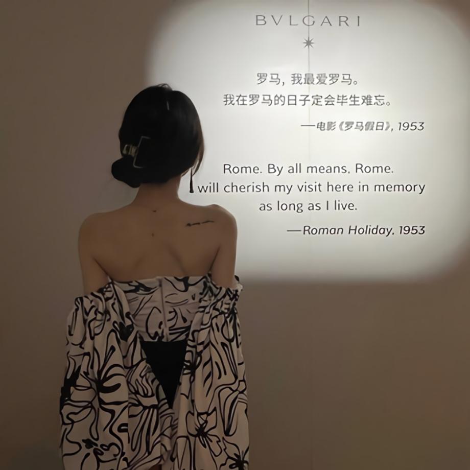 爱笑的曼曼