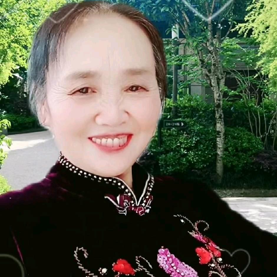 王姐微笑