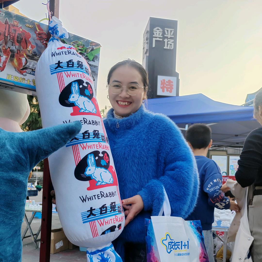 平昌金顺宏门窗厂莉莉+大磊