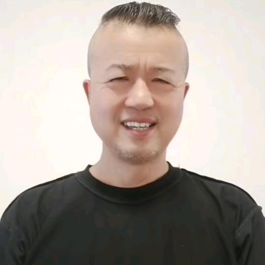 小伙爱运动