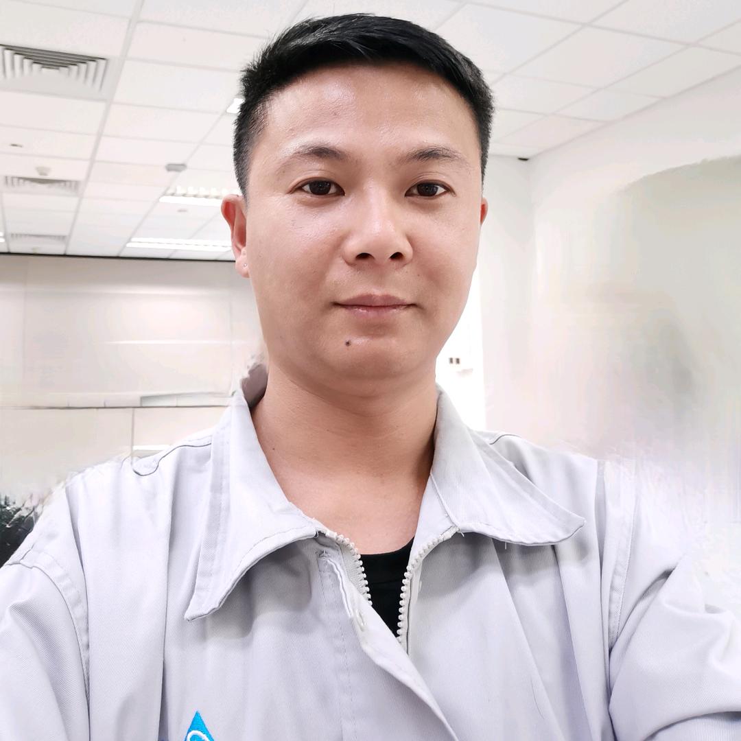 爱喂鱼的    小黑