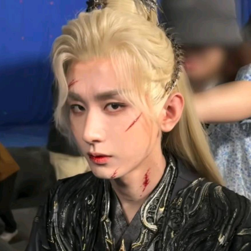 ⁽⁽ଘ在月亮上种果果ଓ⁾⁾🥝