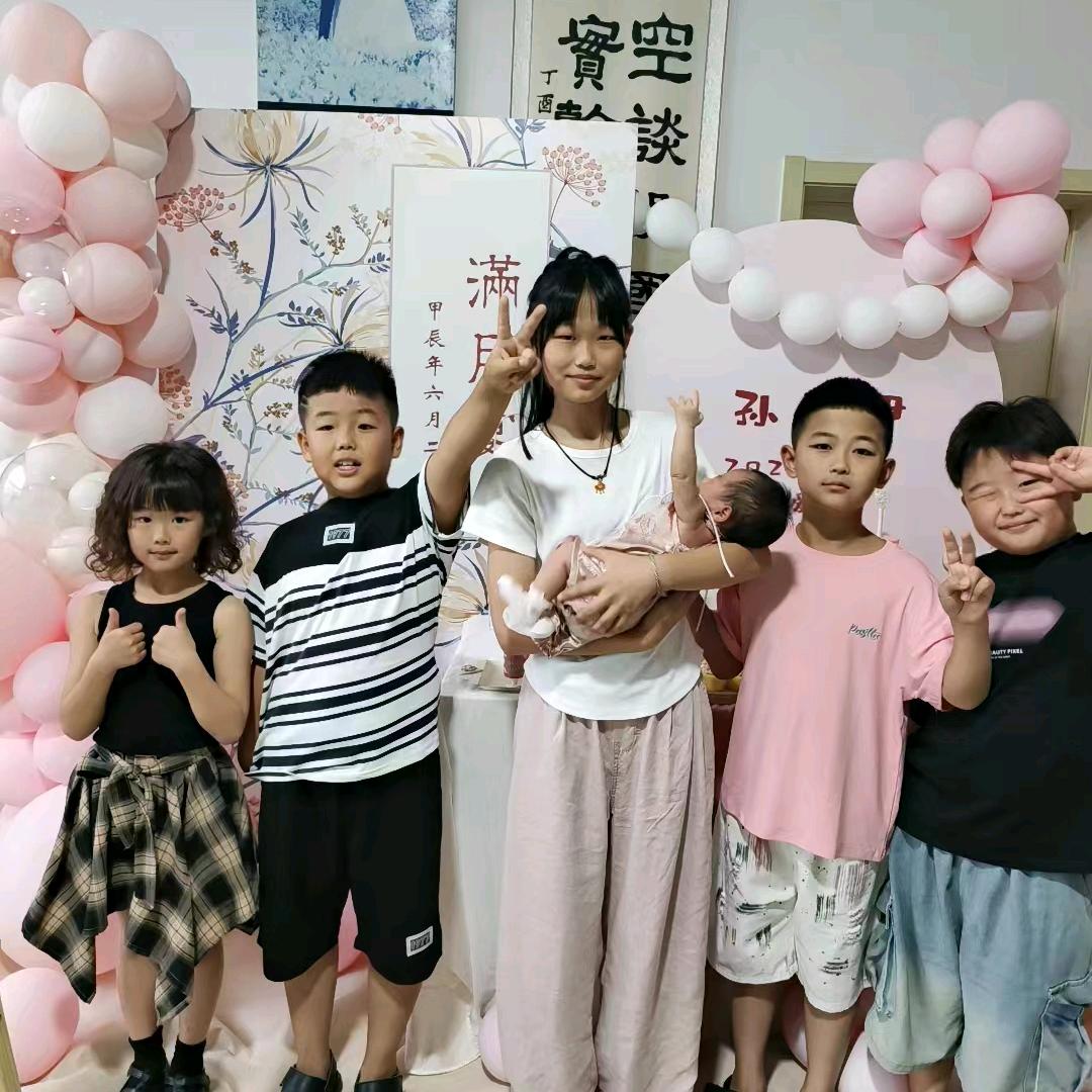 何女士