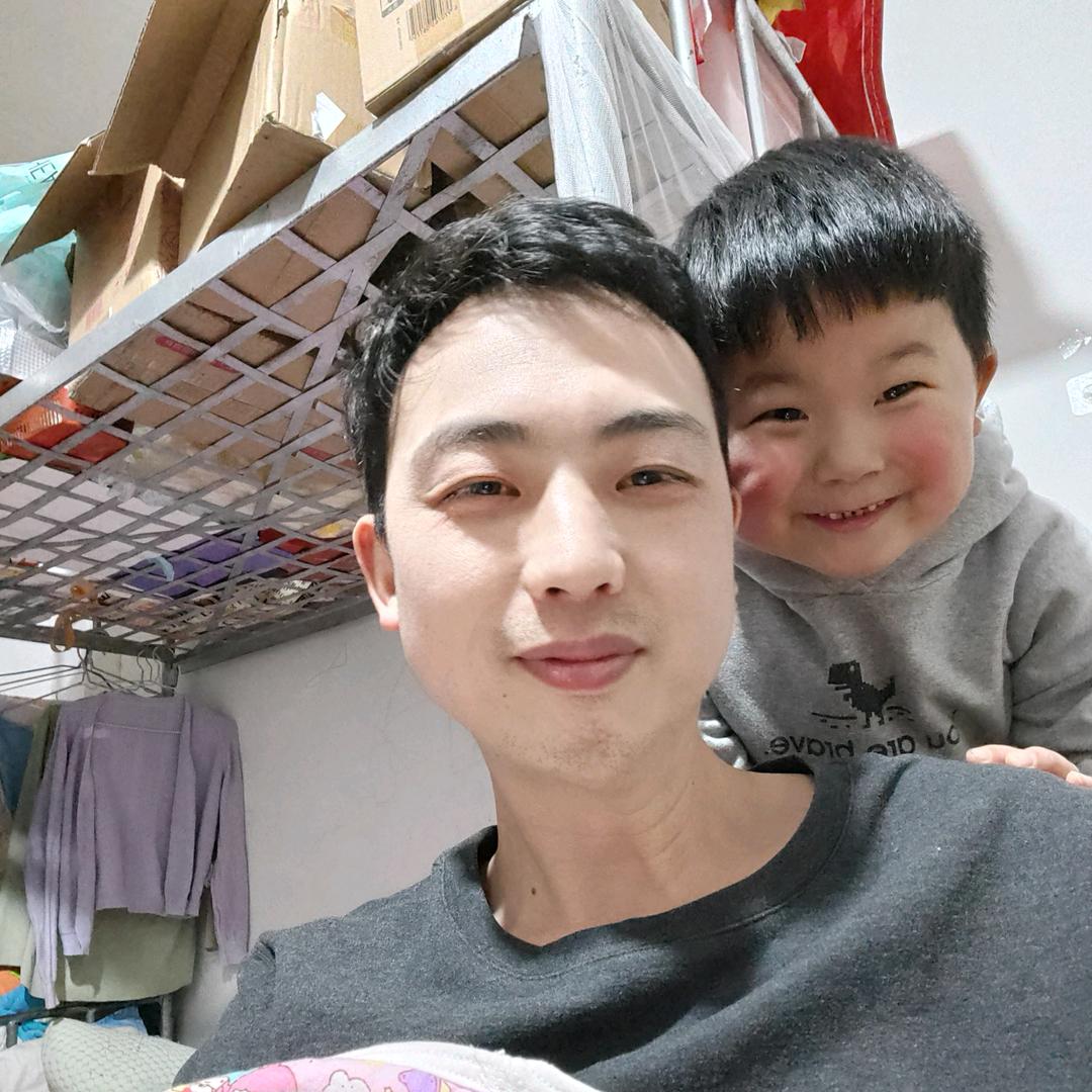 努力挣钱养娃的小伟哥吖！