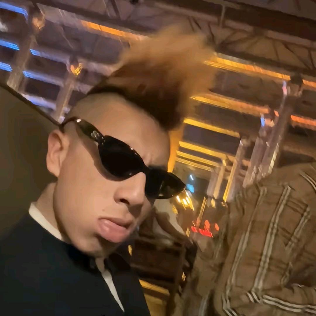 她和卡莎一样美