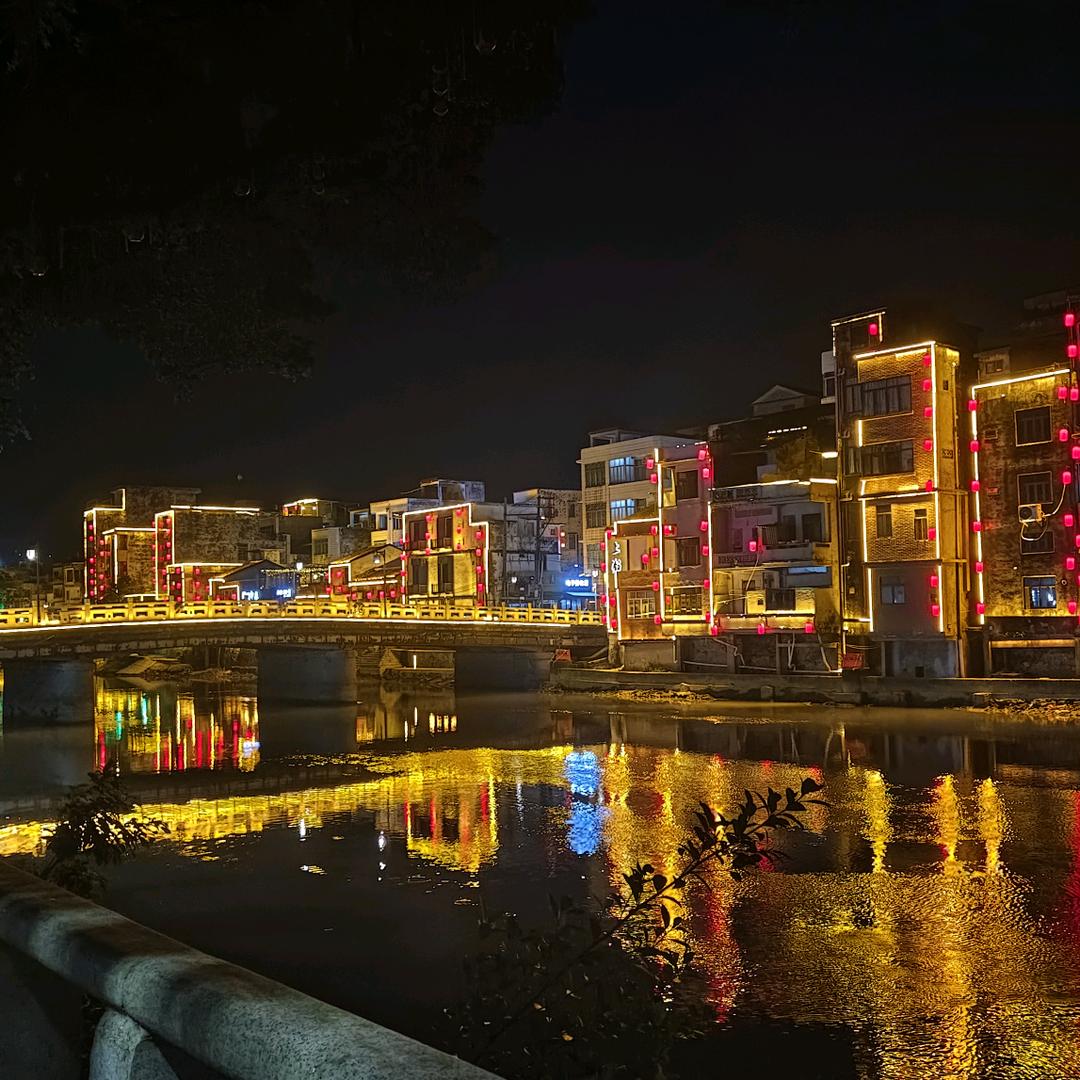 贰层岭妈呀厨具专卖店