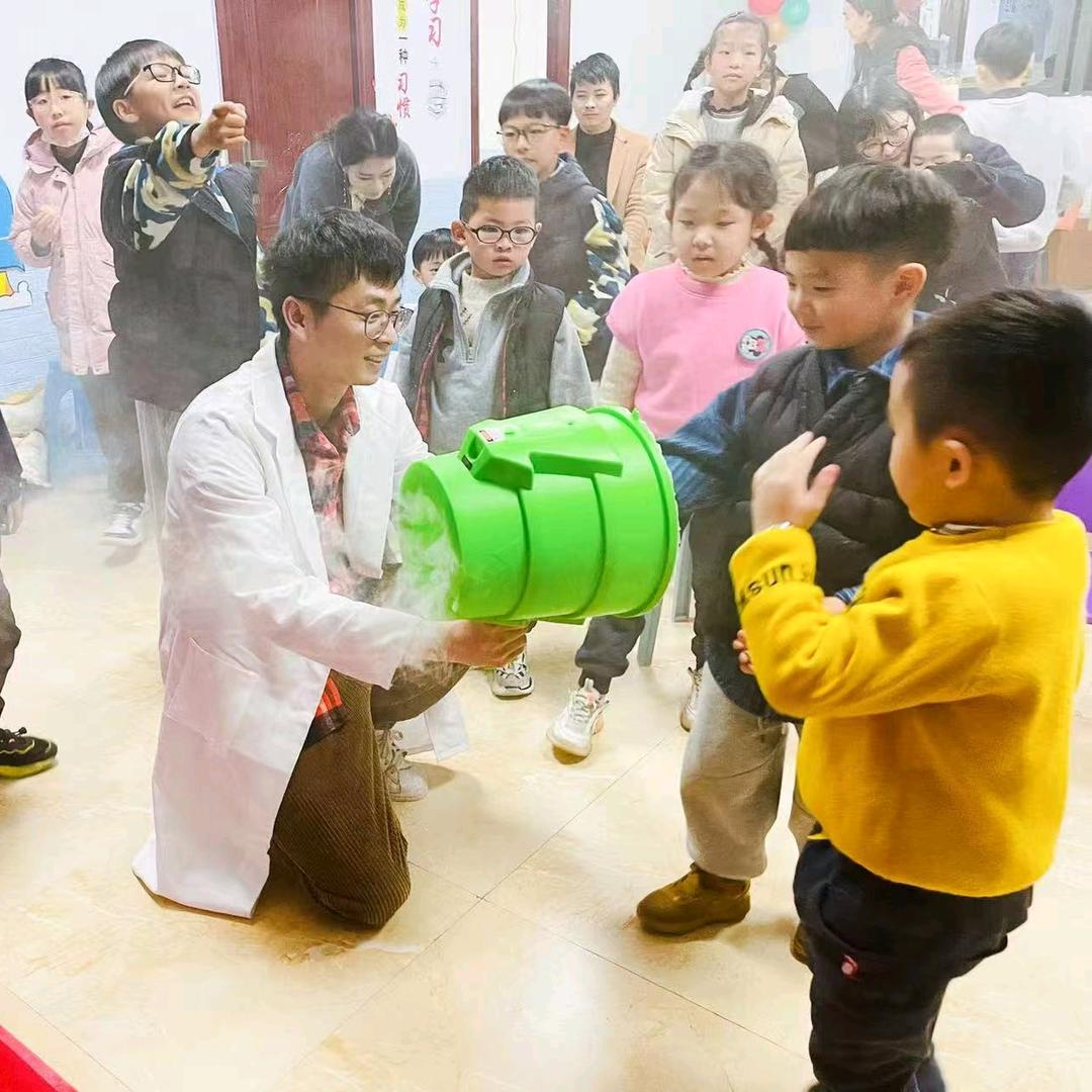 爱科学的大树老师