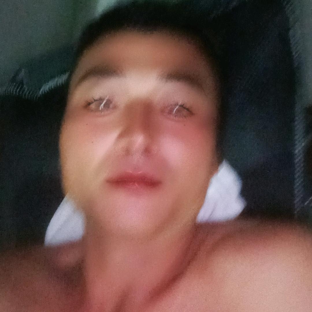 看到一个人看起来像怪