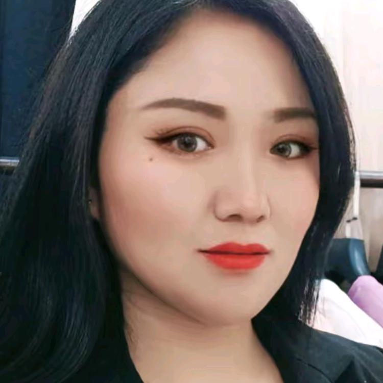 红红女装晚10点开播