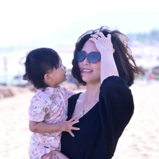 鲍鲍的妹妹（依一妈）