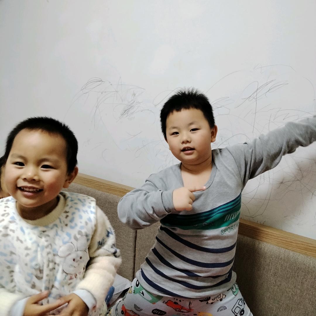 两个孙子的爷爷