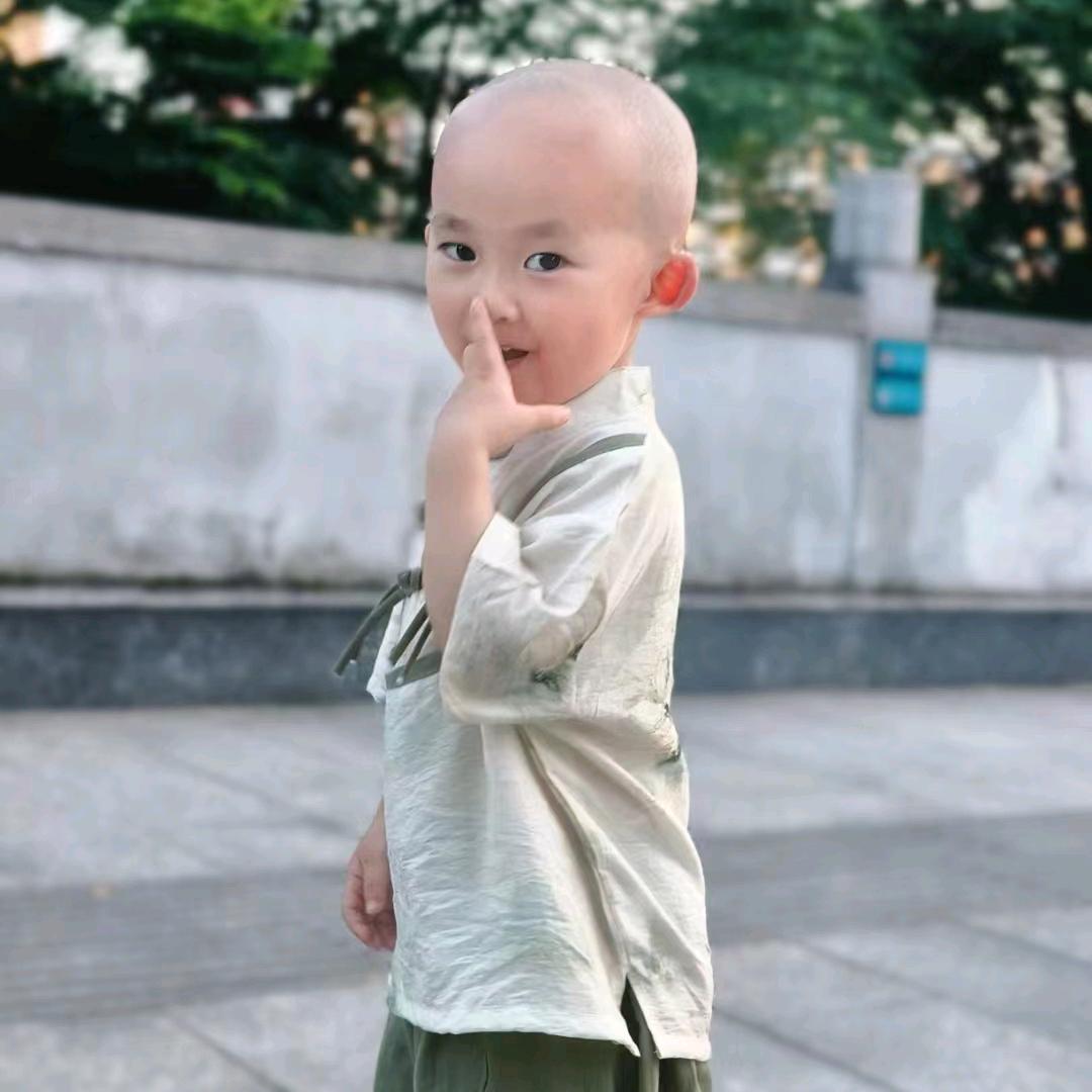 精神小伙