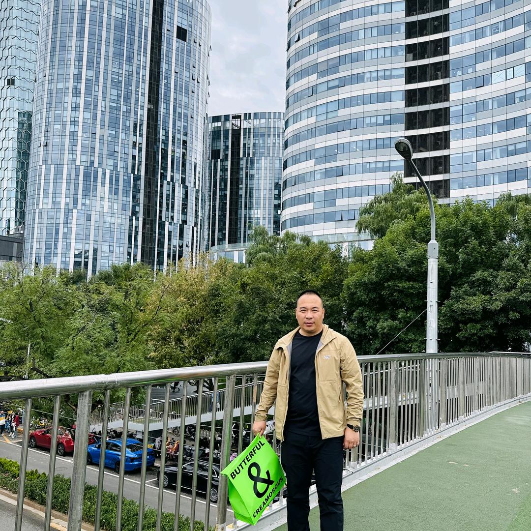 多啦a梦<< 圣伦达不锈钢 >>