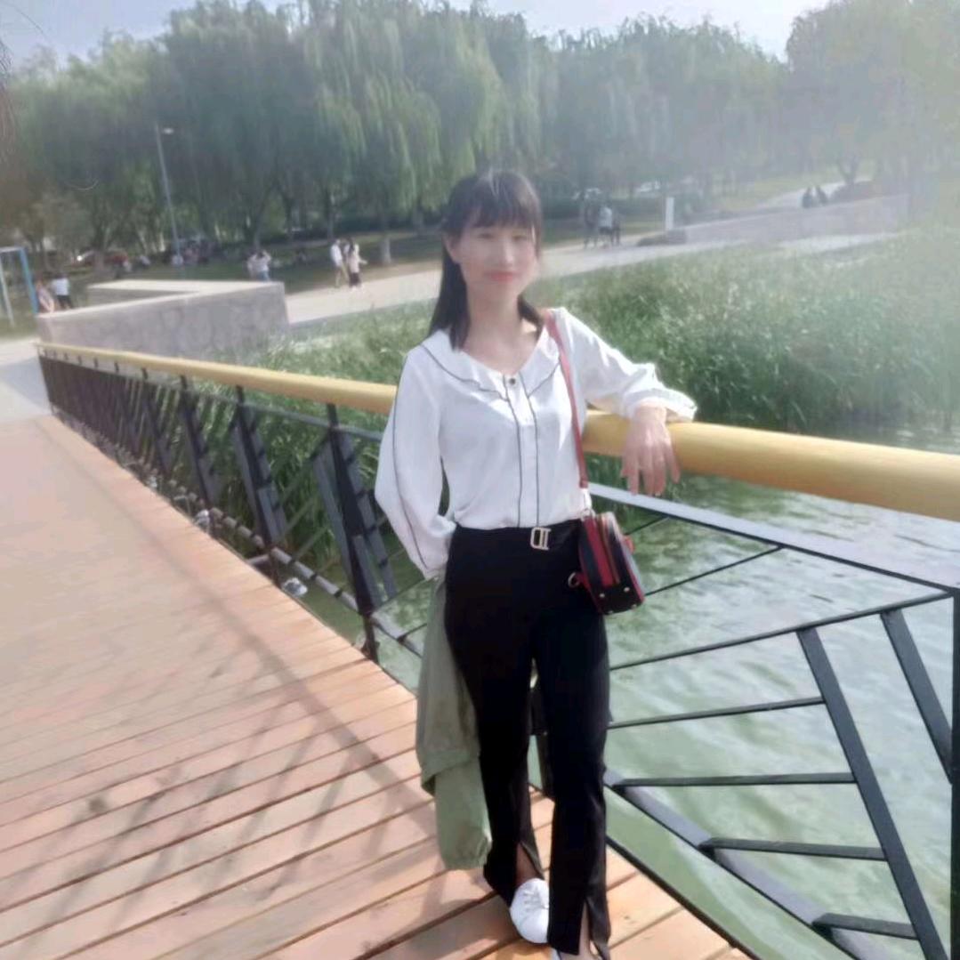 小名叫依依呀。