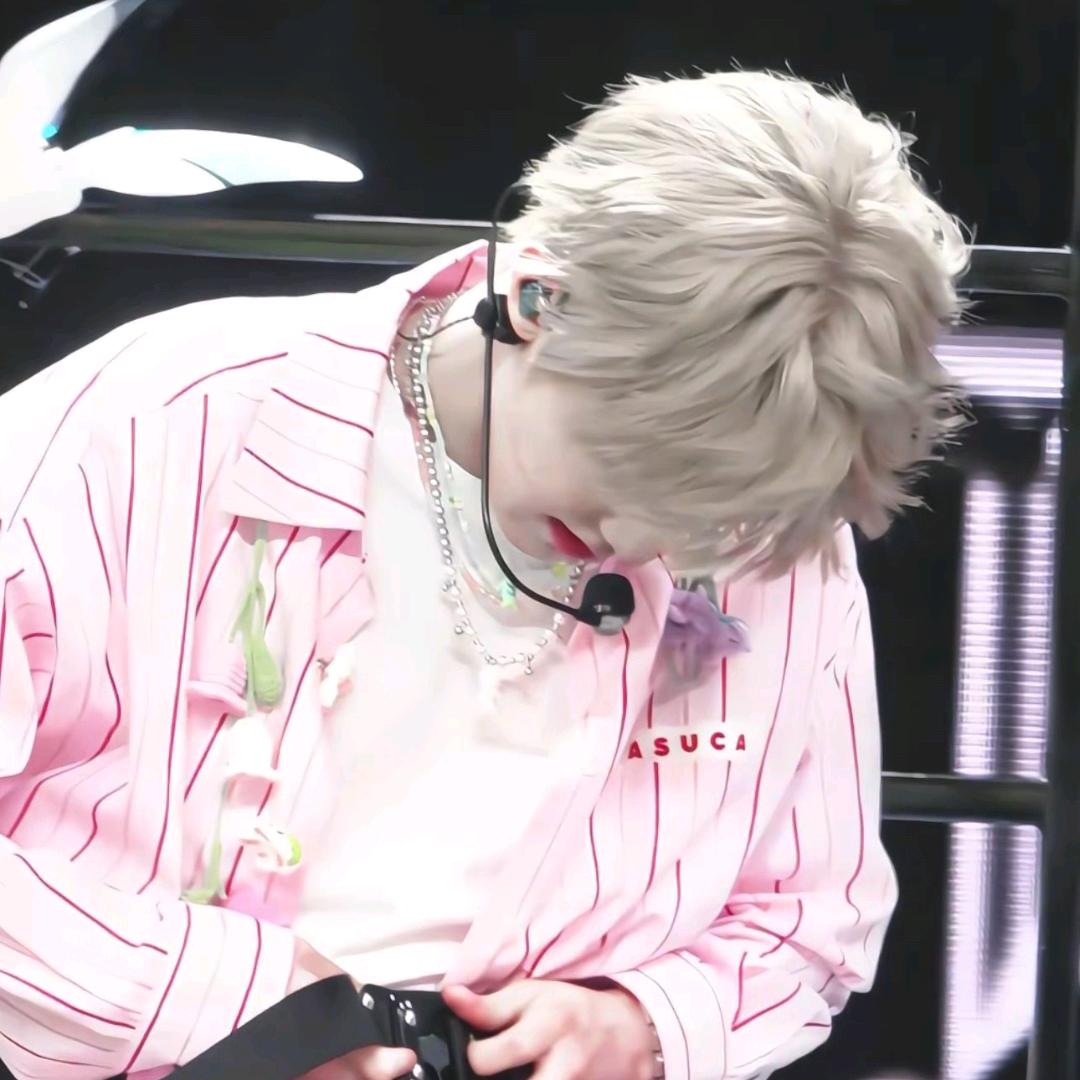 叫小宝的眨眨眼.