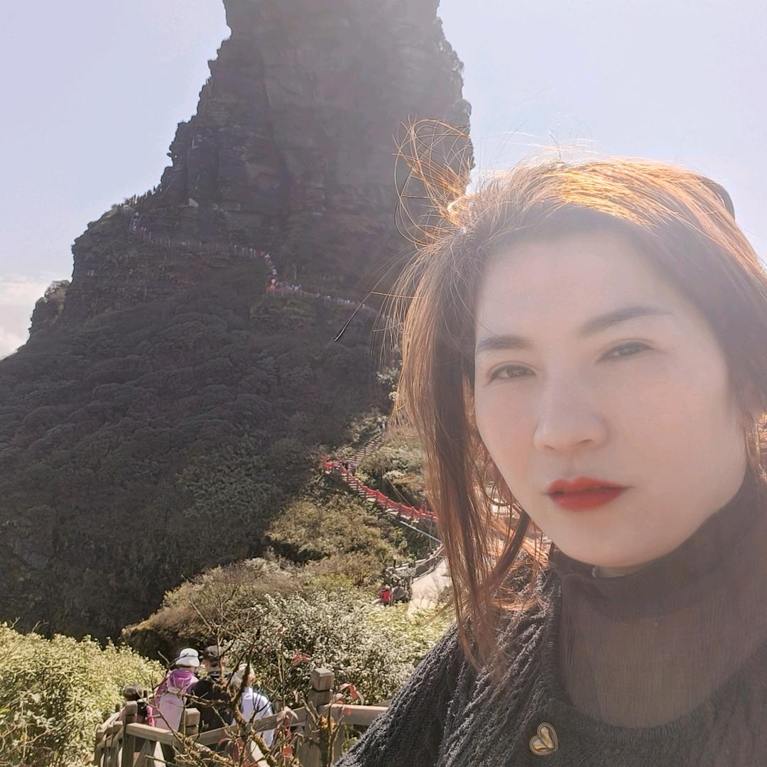 蜀名峰《何俐》