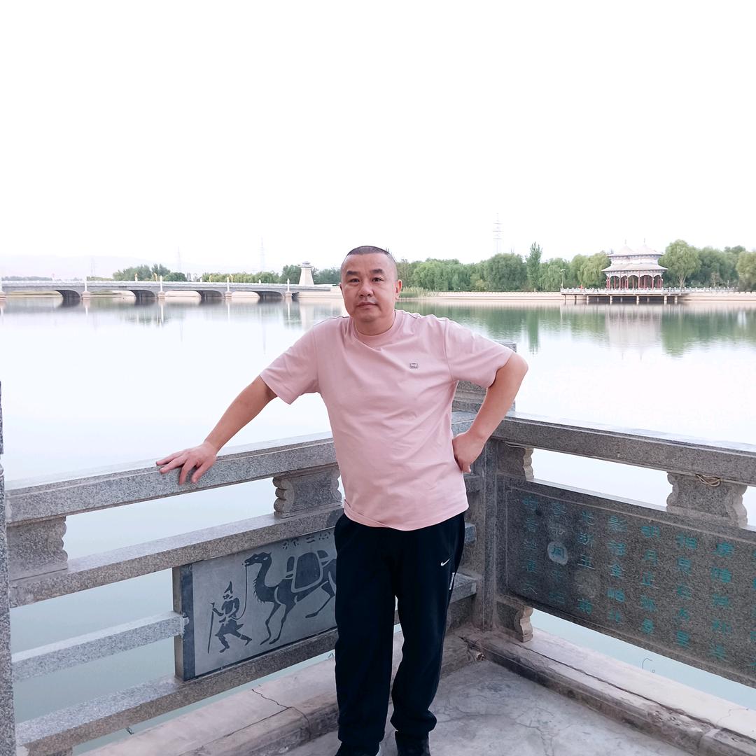 老  李