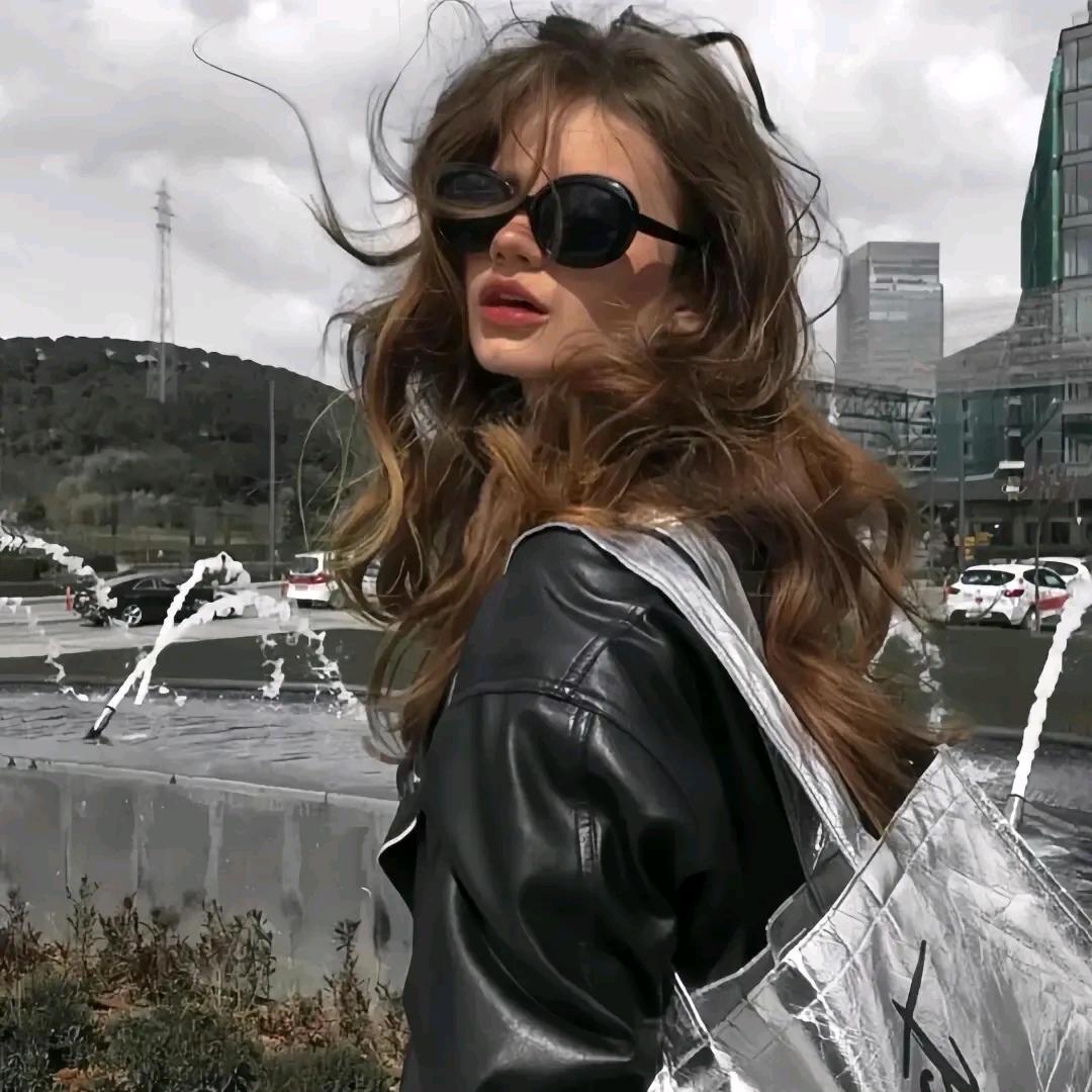 👽W