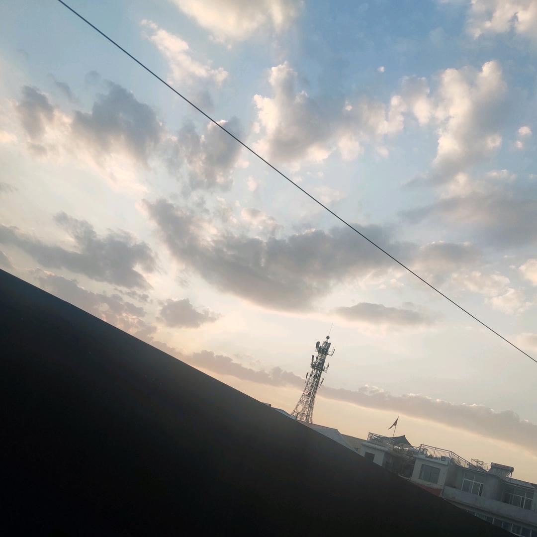 喜羊羊向太阳头像