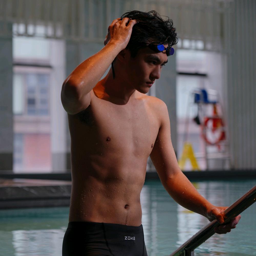 暨阳学院游泳罗老师