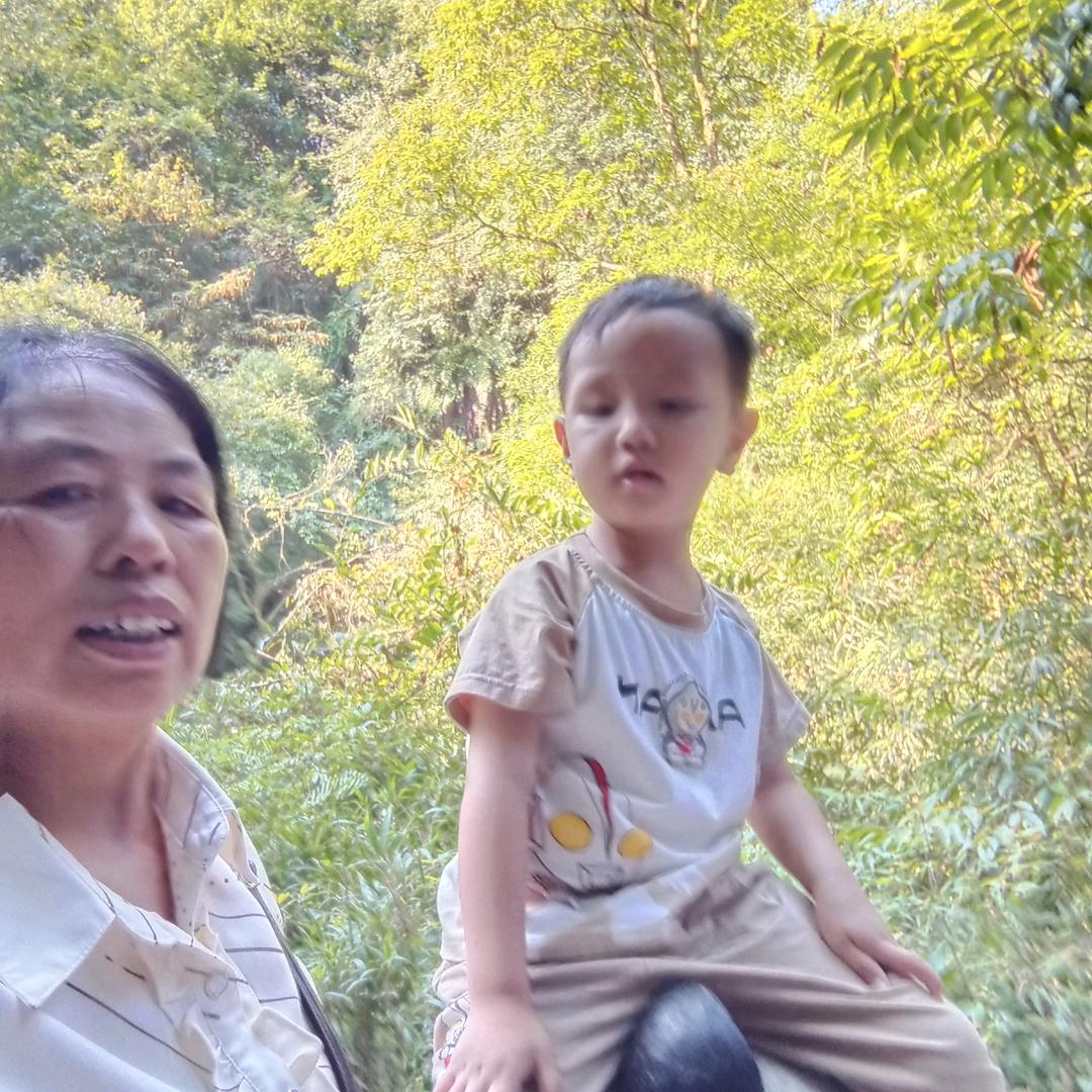 可爱的三姐弟