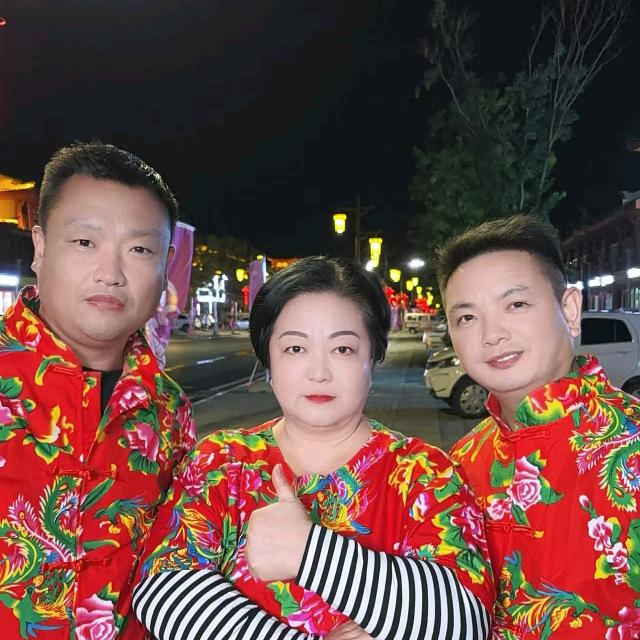 农村母子爱唱歌