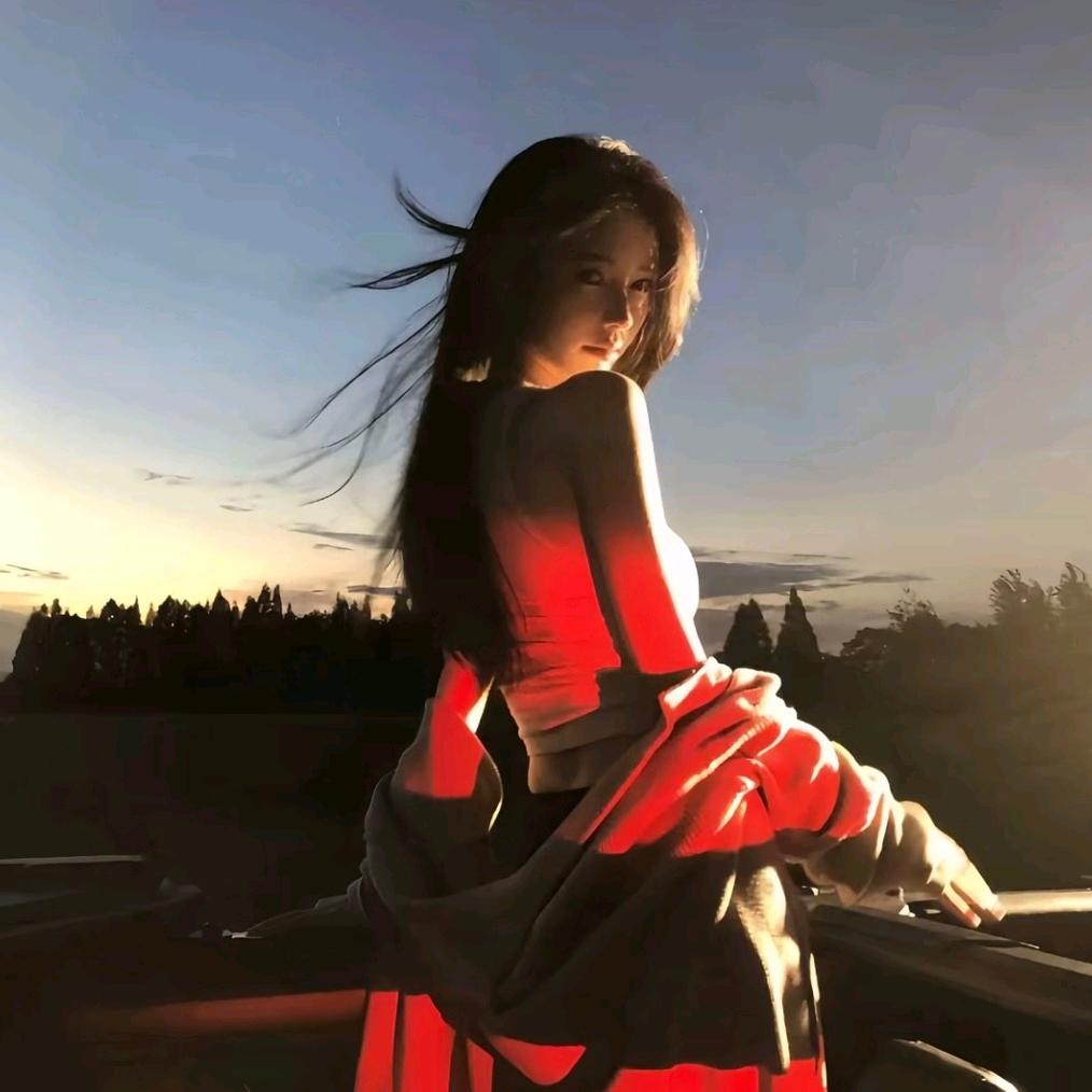 yiQ.