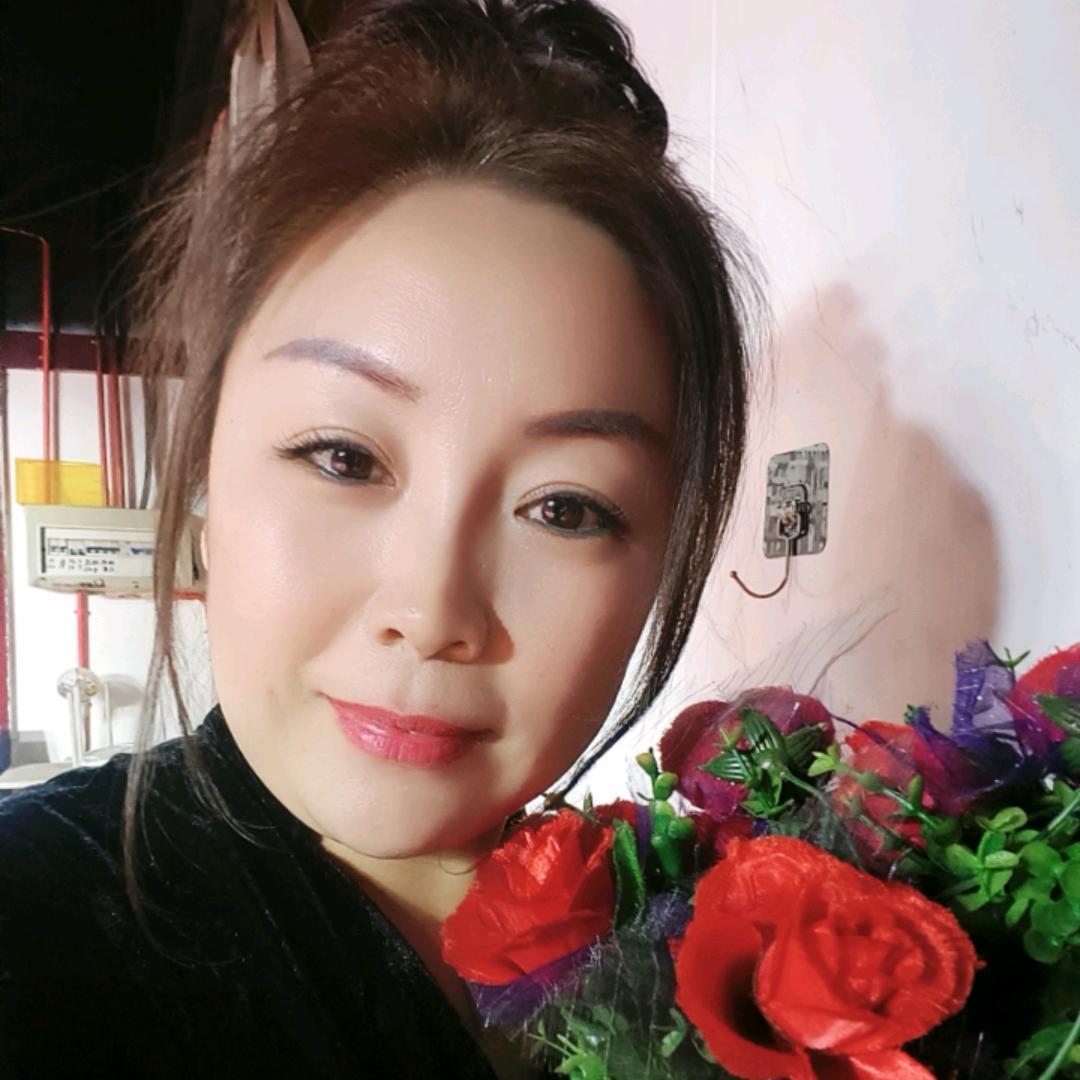 梨园芳姐每天早上4点左右开播，