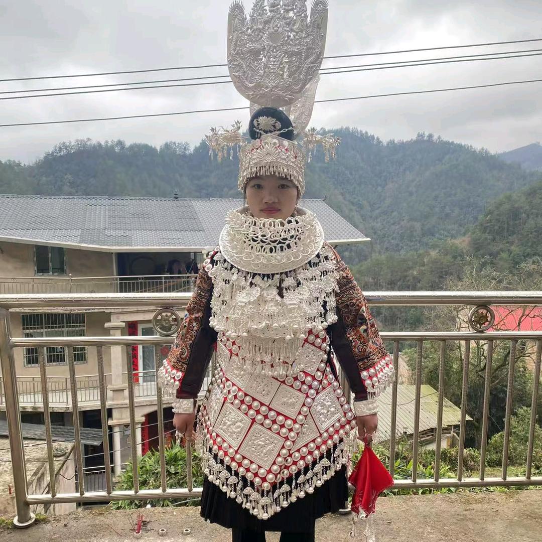 ღ᭄幸运☘️苗家三姐妹დ᭄