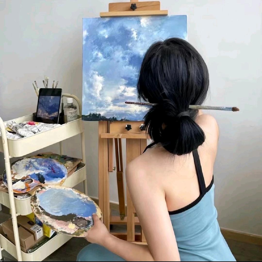 爱画画的周周