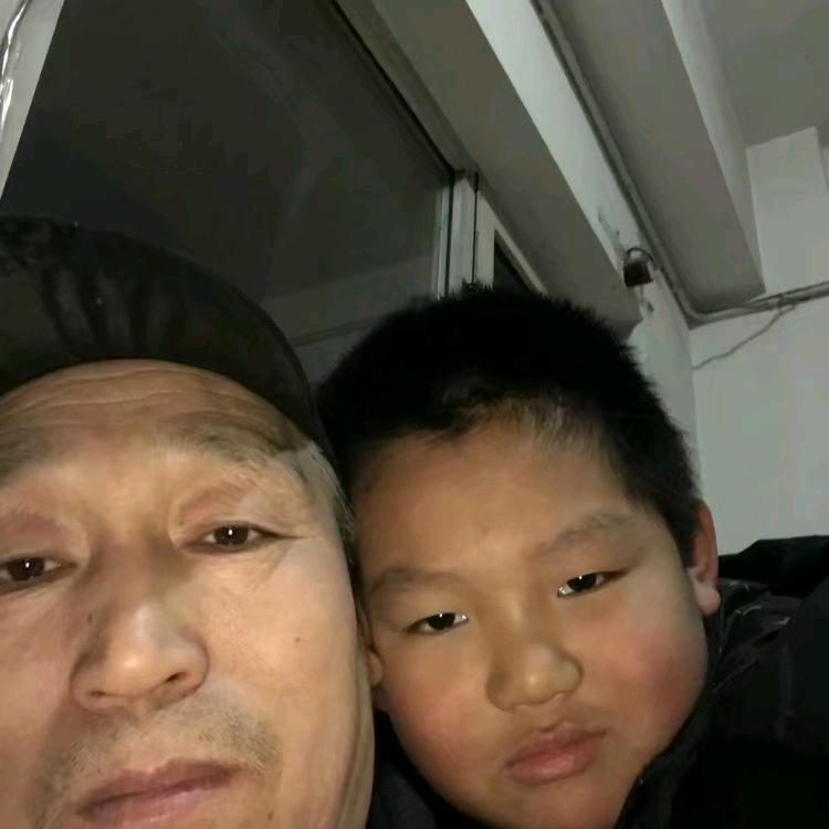 快乐的一家人。。