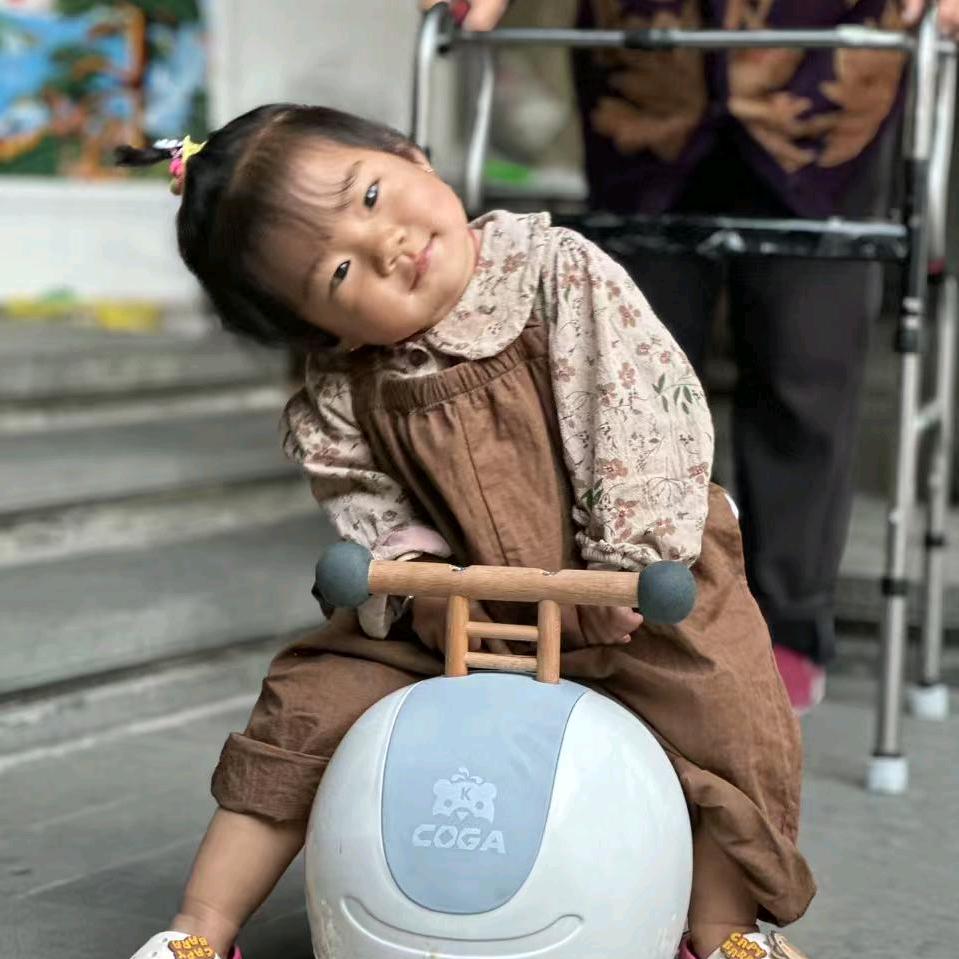 单亲妈妈啊芬