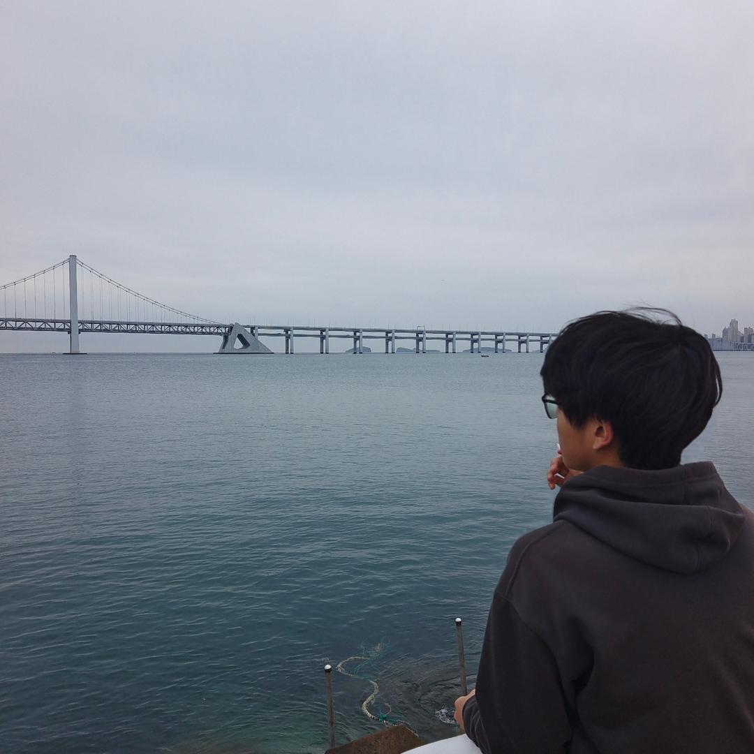 许煜珩.