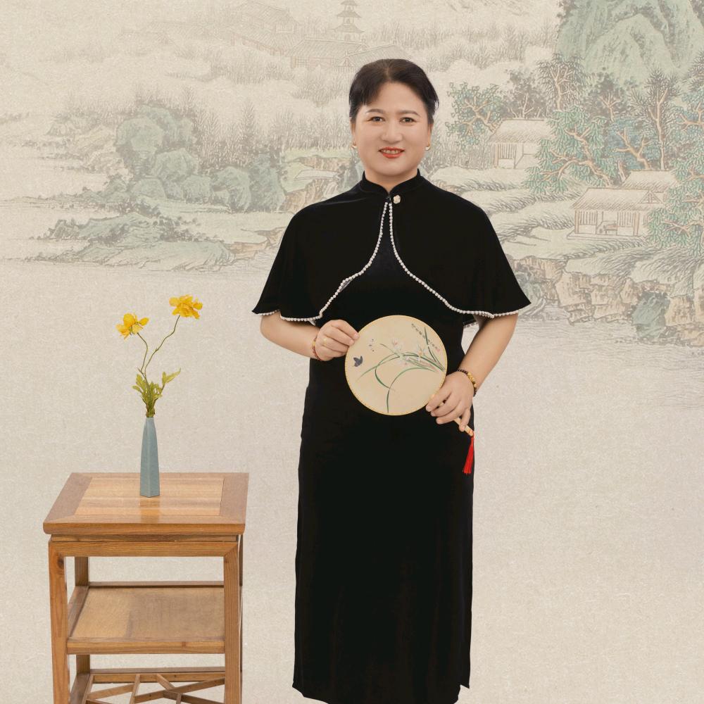 王霞