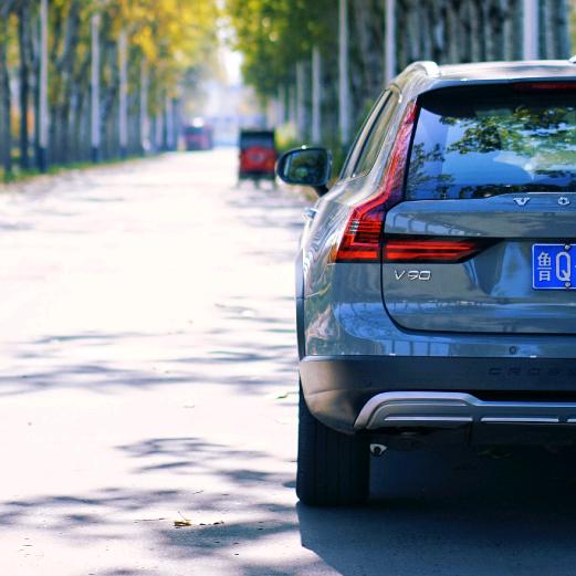 飞机飞过天空🛫