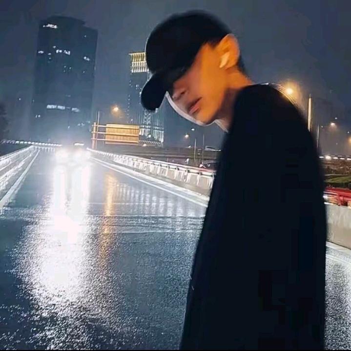 韓洋.