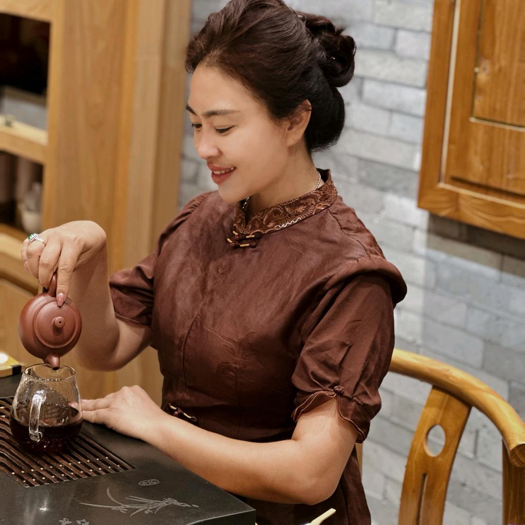 西双版纳斗记普洱茶冯琳