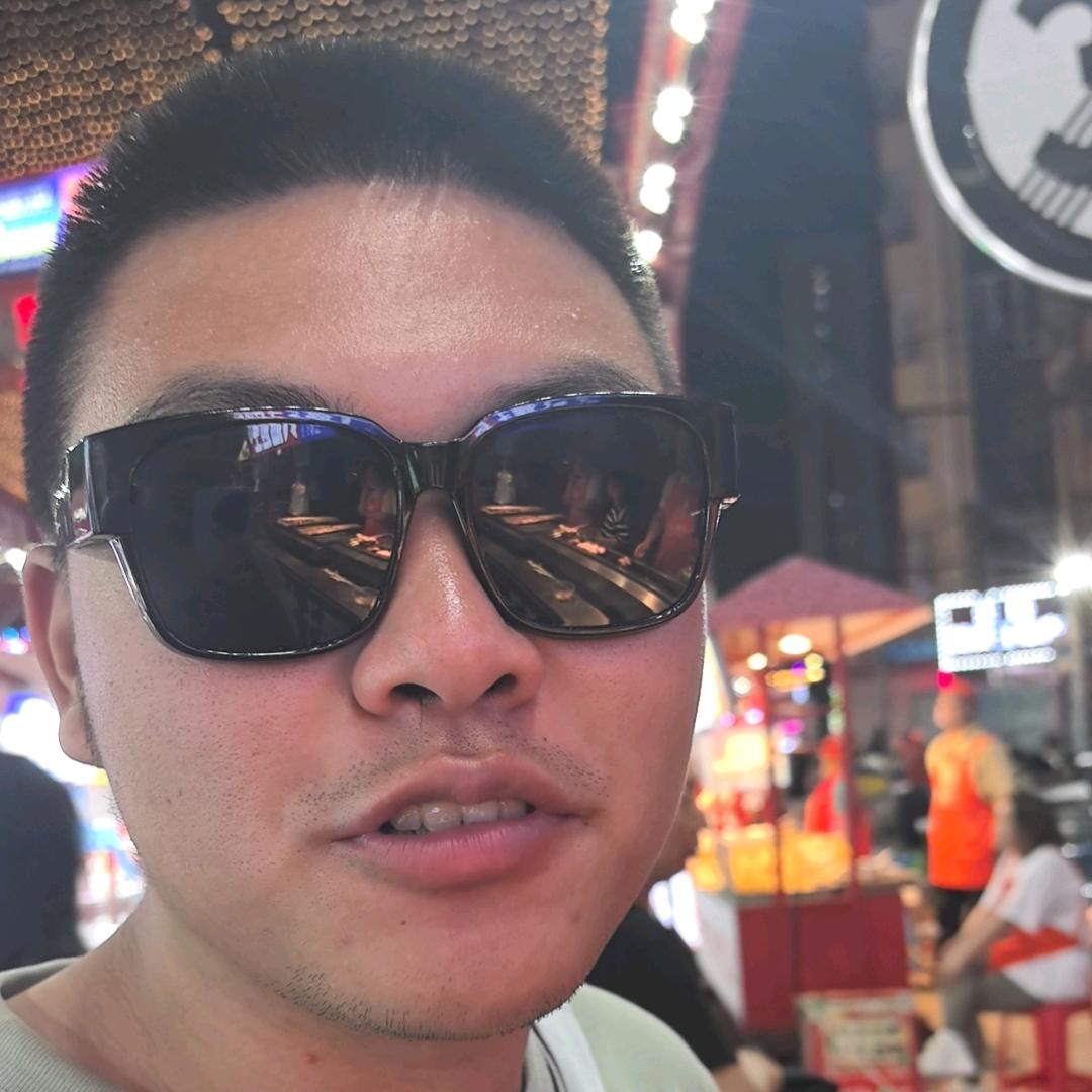 穿10号的3D（无畏契约是垃圾游戏）