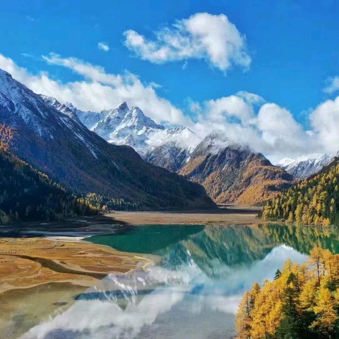 莲花湖       伍    吉