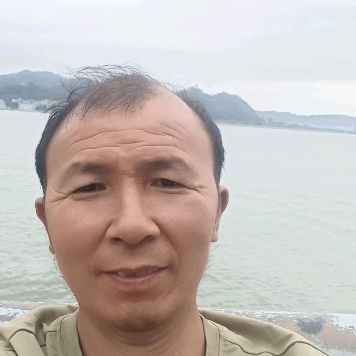 月亮走，我也走