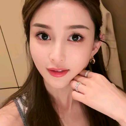 是昕昕啊-【美妆橱窗号】