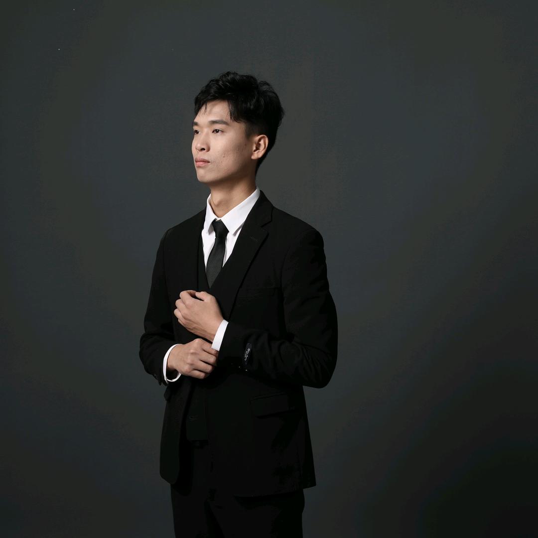 猫在草丛里扑爱