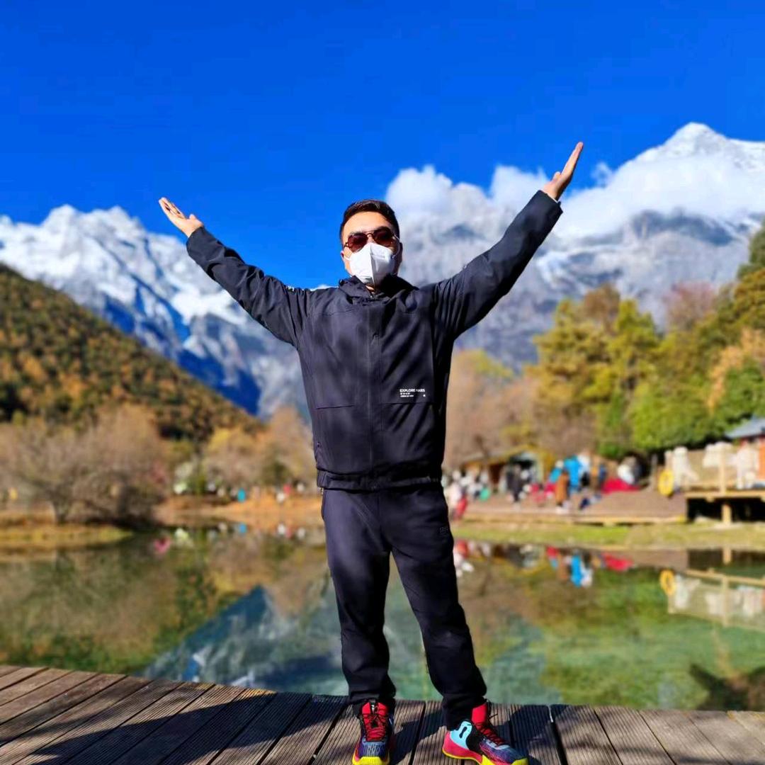 春风抚你又抚我