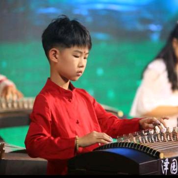 学筝的小弈哥哥