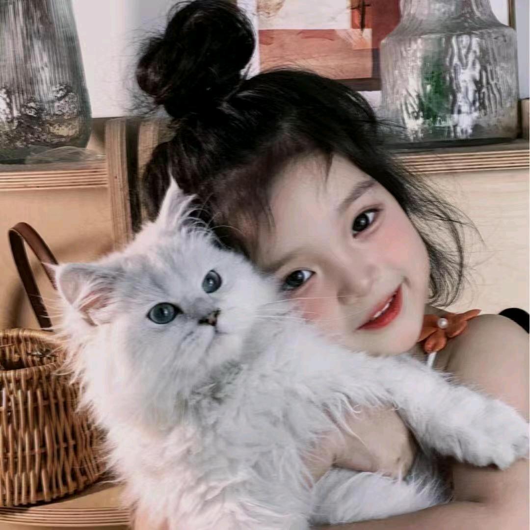 才不会脸红