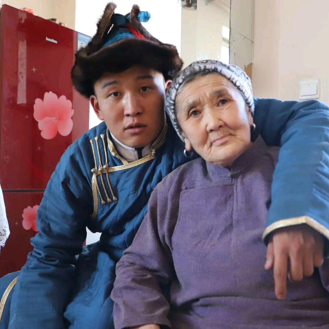 巴尔虎黑小伙，