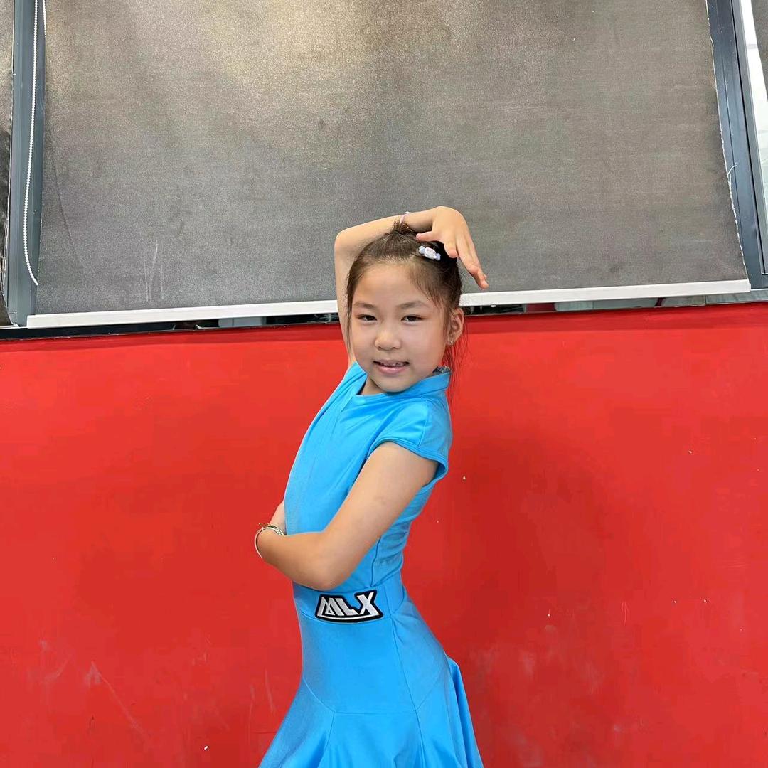 四小姐&