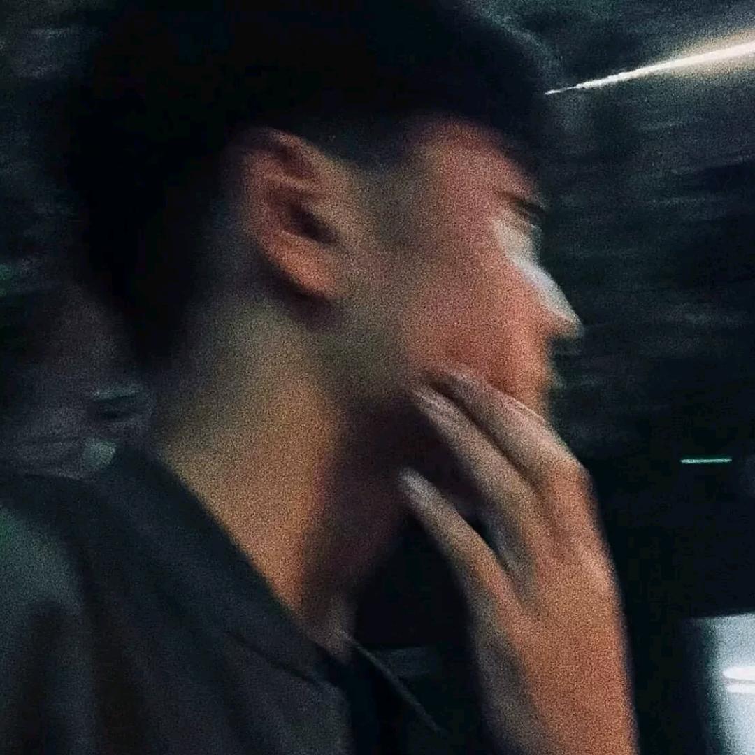 ™️累不泪⚜️.